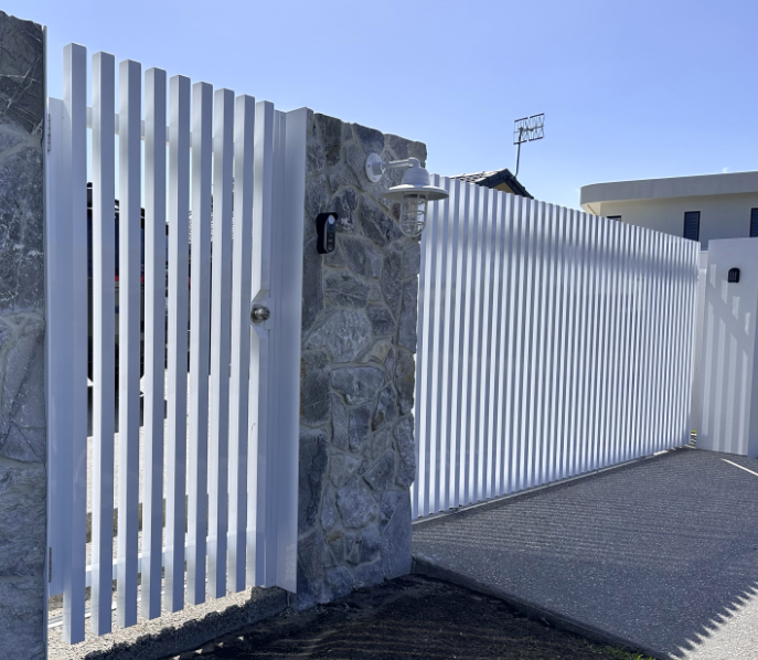 sliding gate