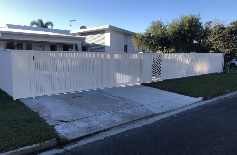 Sliding Gates for Commercial Spaces